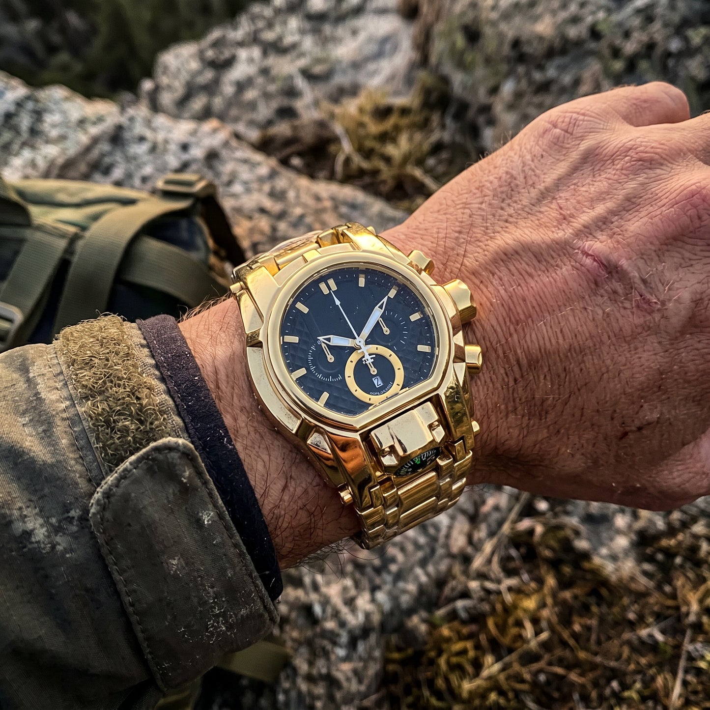 Men's Heavy-Duty Oversized Dial Gold Tactical ⚓ Adventure Watch - Built-in 🧭 Navigation Compass